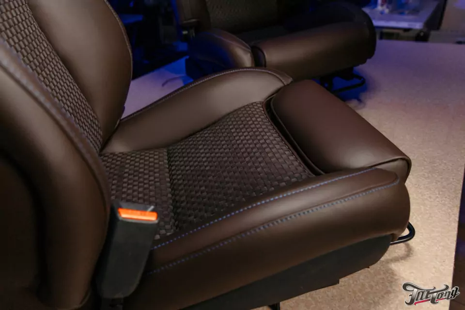 Перетяжка сидений Recaro для Honda Accord 7 в кожу и алькантару с плетением в стиле Bottega Veneta!